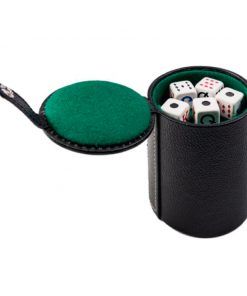 cubilete en biocuero-cuero-cuerina-dados-casino-salas de juego-entretenimiento-suerte